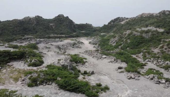 新島 石山採石場跡