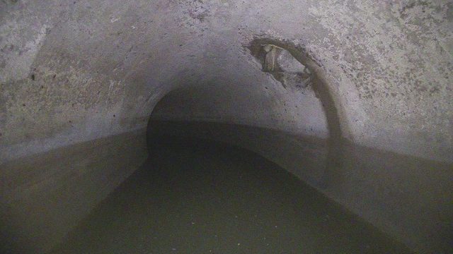 ドローンで撮影した下水道管内の様子の画像