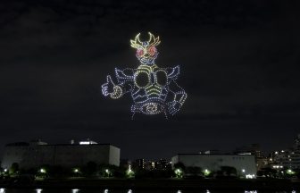仮面ライダーアギトドローンショーアイキャッチ