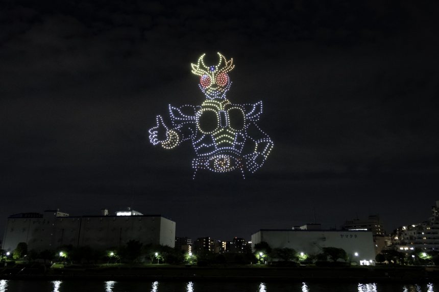 仮面ライダーアギトドローンショーアイキャッチ